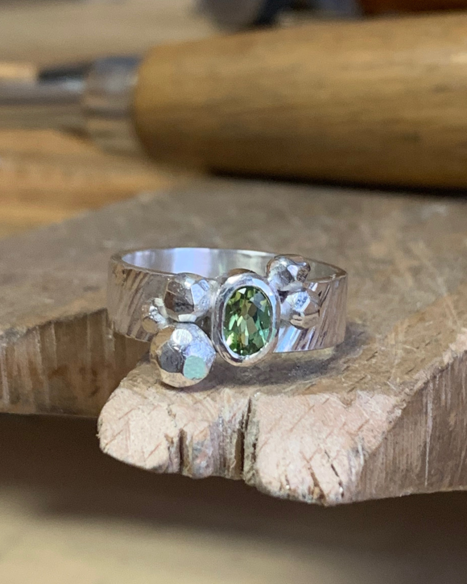 Facetdots ring - 925 Zilver met Peridoot