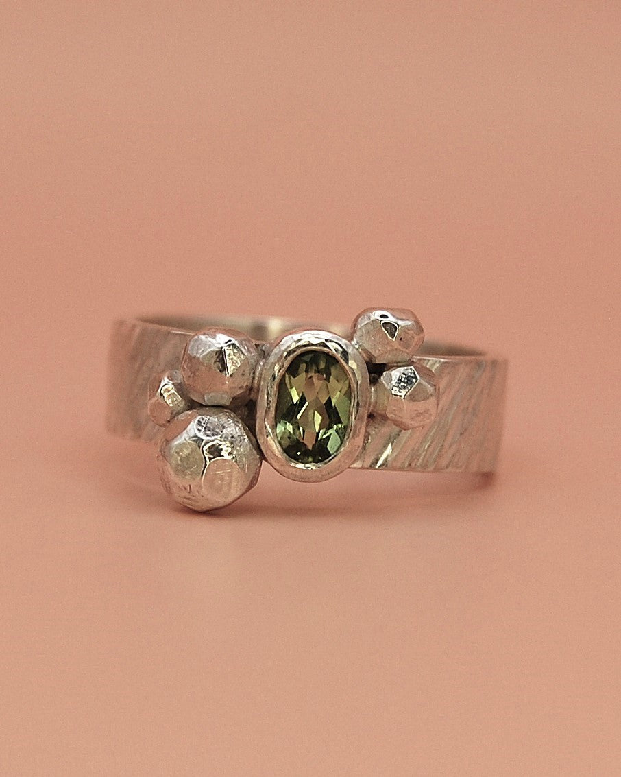 Facetdots ring - 925 Zilver met Peridoot